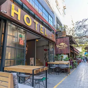 Hotel Viva La Butik, Esmirna
